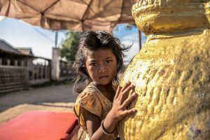 cambodia asia south east stefano majno child gold wat.jpg